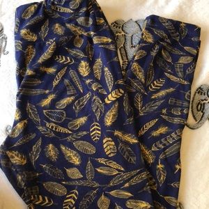 LuLaRoe feather leggings OS